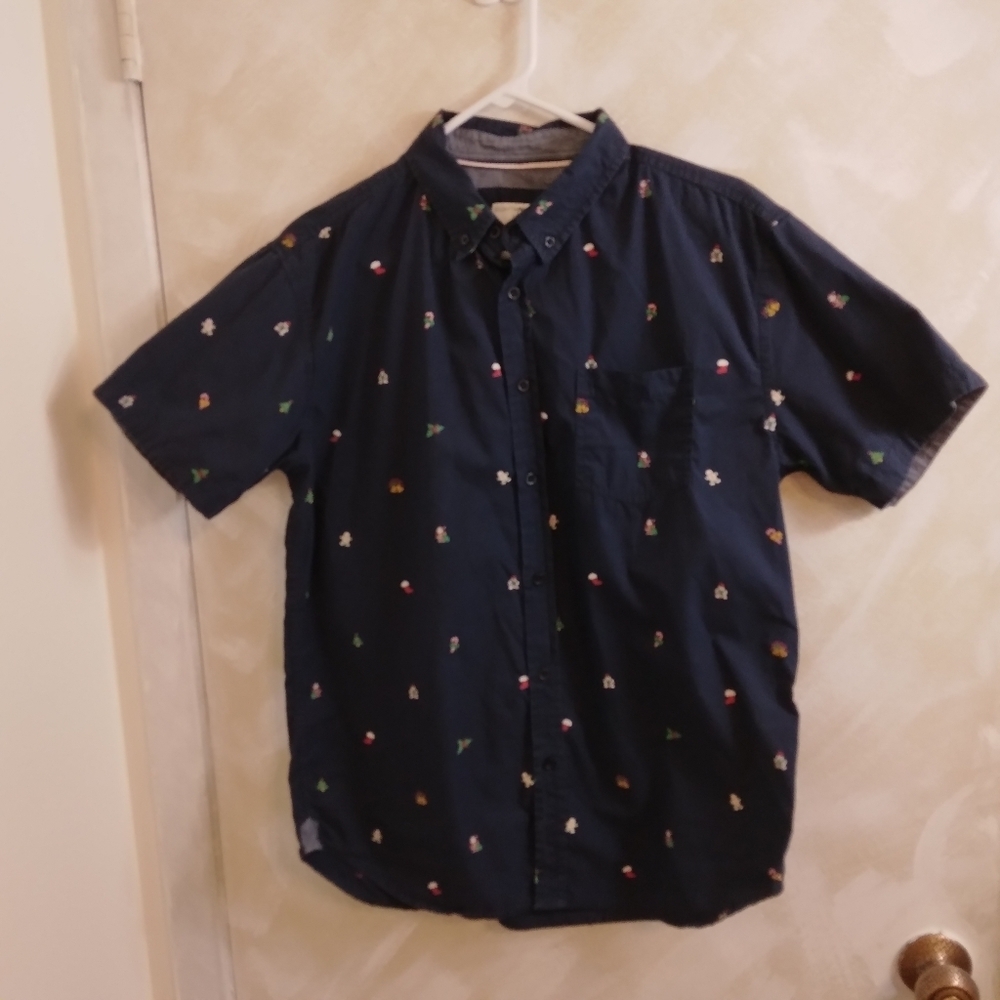 Size L Short Sleeve Button Up Christmas Theme